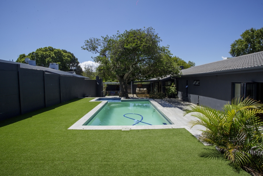 4 Bedroom Property for Sale in Loevenstein Western Cape